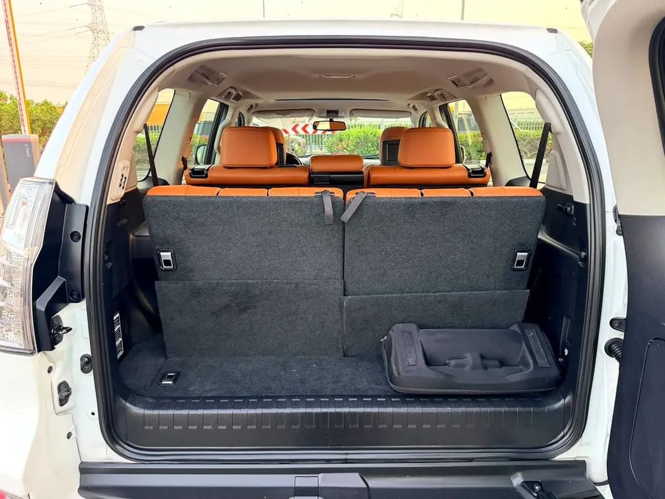 Lexus GX460 PLATINUM GCC Specs single owner