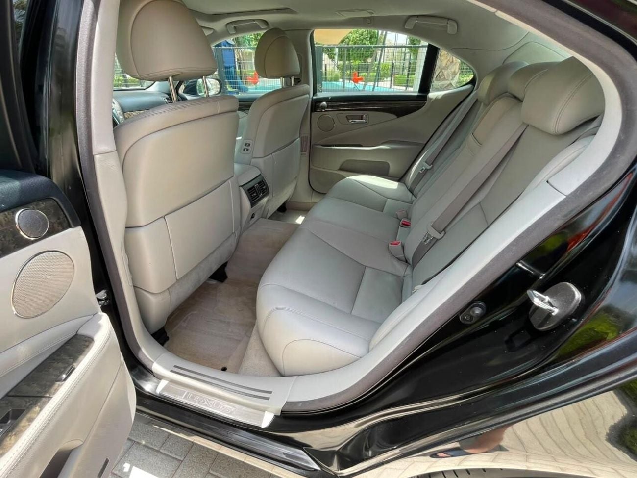 Lexus LS460 PLATINUM LWB 4ST