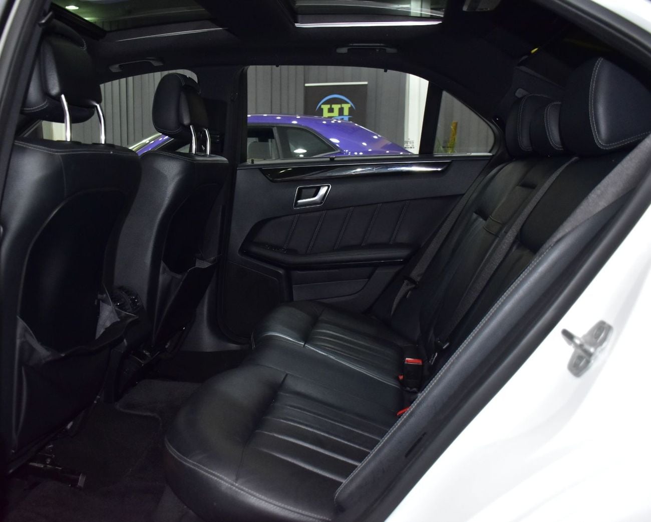 مرسيدس بنز E 400 STANDARD EXCELLENT DEAL for our Mercedes Benz E400 Hybrid ( 2014 Model ) in White Color Japanese Specs