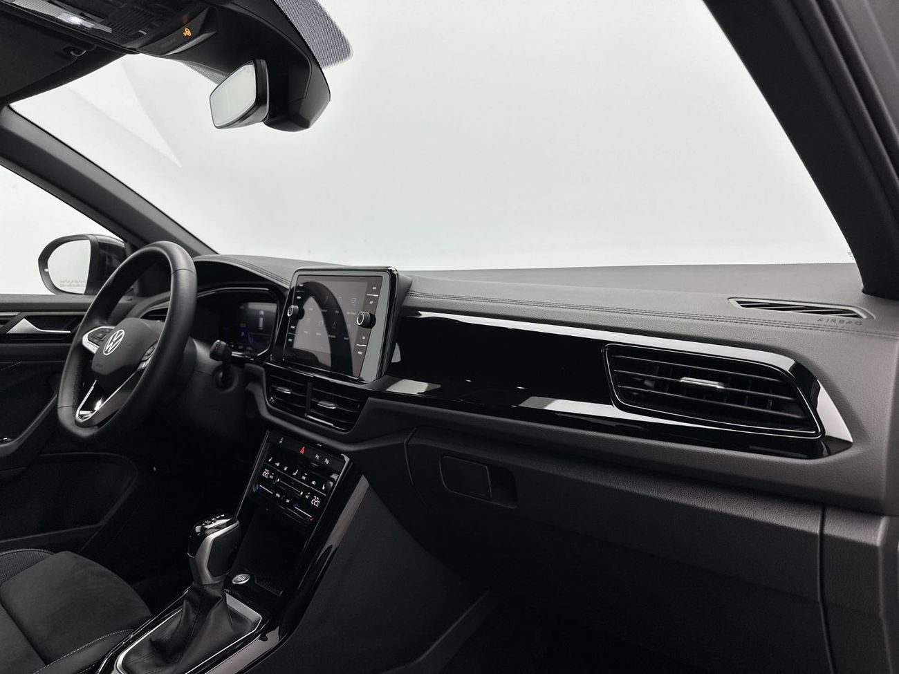 Volkswagen T-ROC STYLE with Black Style Package 1.4L | 17,100 AED SAVINGS from New Car | Upgraded Alloys & Prem