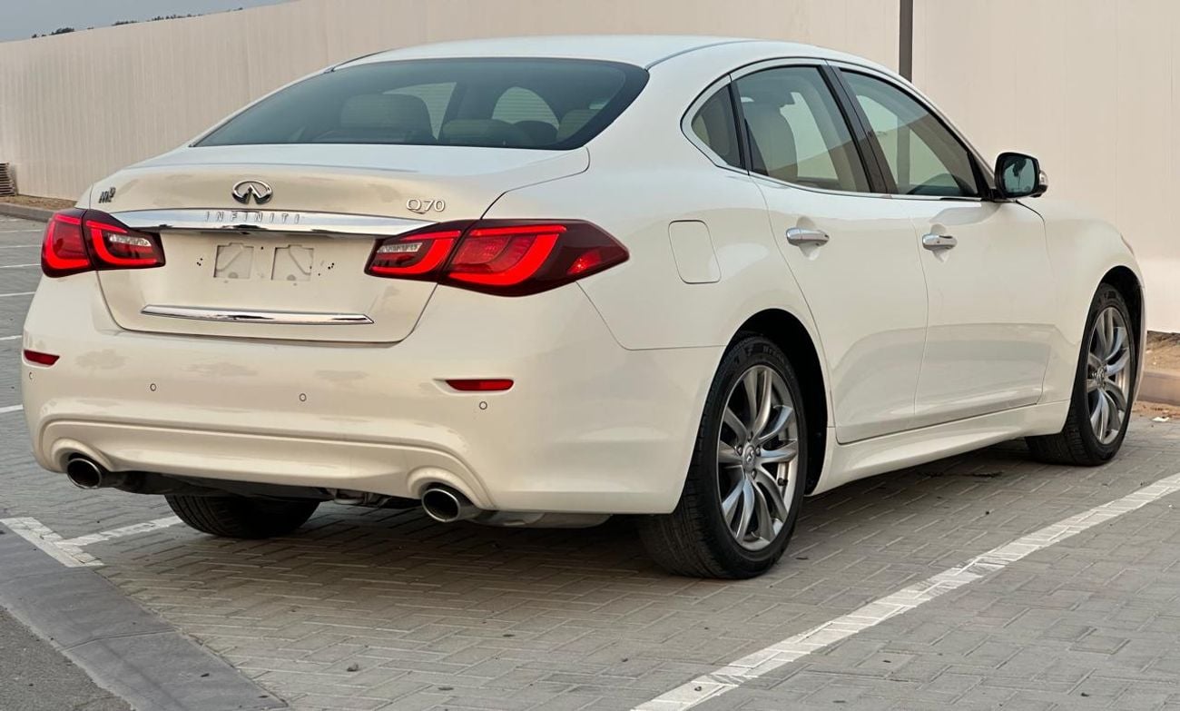 إنفينيتي Q70 إكسيلنس