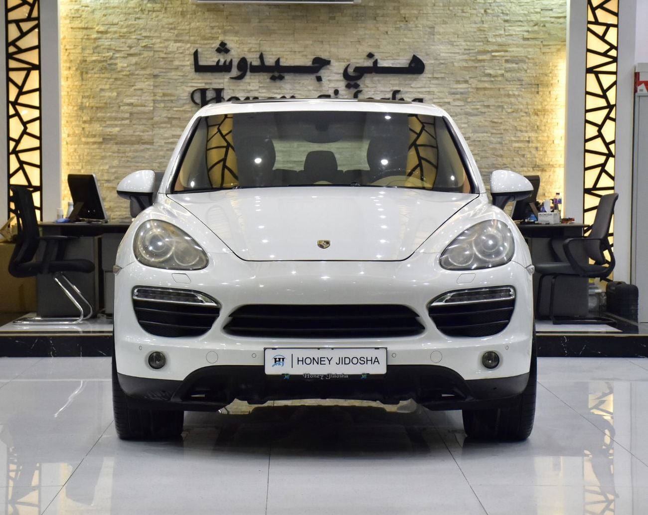 Porsche Cayenne STANDARD EXCELLENT DEAL for our Porsche Cayenne S ( 2014 Model ) in White Color GCC Specs