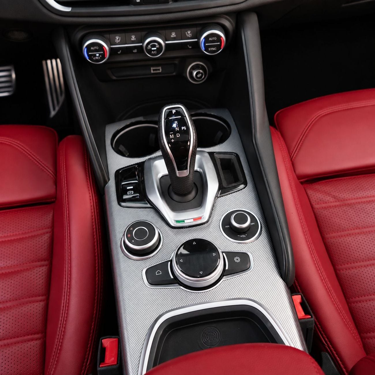 Alfa Romeo Giulia VELOCE AED 1,724 P.M • 0% Downpayment • Alfa Romeo Giulia Veloce • Agency Warranty And Service Contract