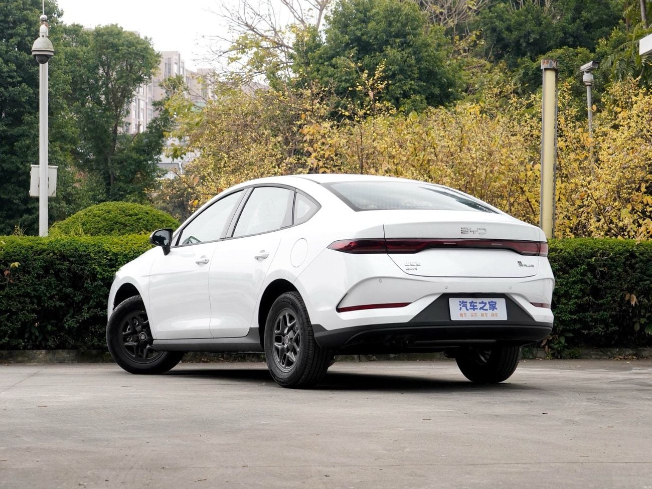 بي واي دي كين بلاس ستاندارد خيار BYD Qin plus النشط بمدى 128 كم