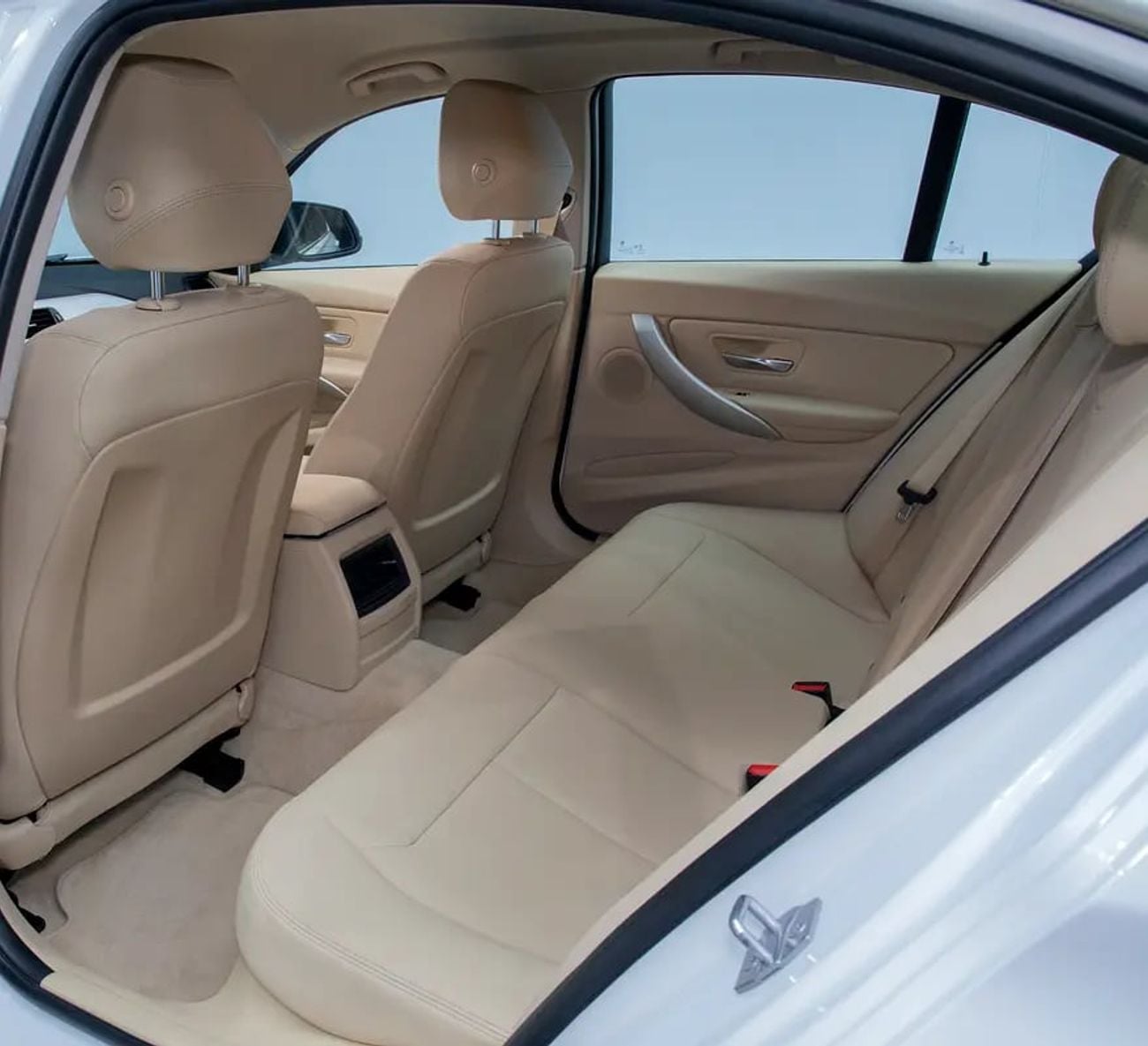 BMW 318i STANDARD 0% Down Payment Available • Full Service History • GCC
