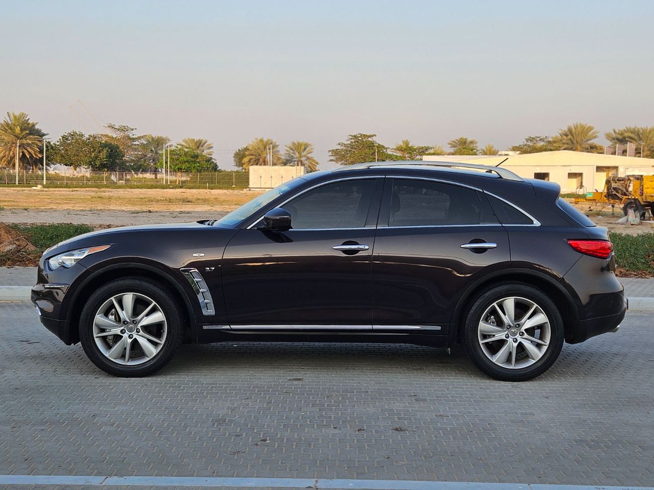 إنفينيتي QX70 إكسيلنس