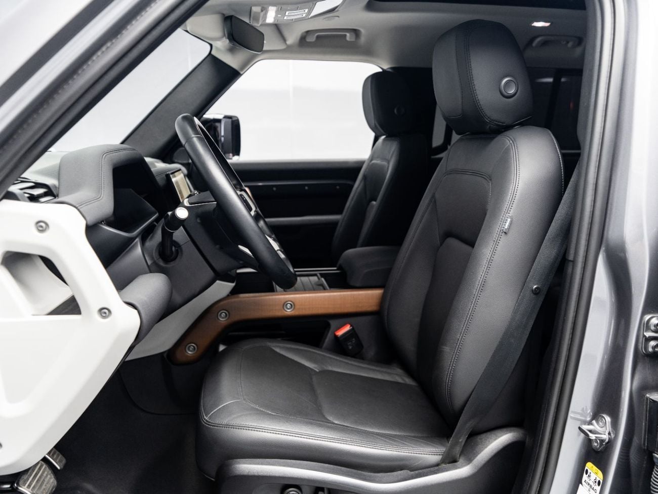 Land Rover Defender 110 SE P400 BUY NOW, PAY 2027 | THE BLACKLINE STANDARD | 2028 Al Tayer Warranty + S