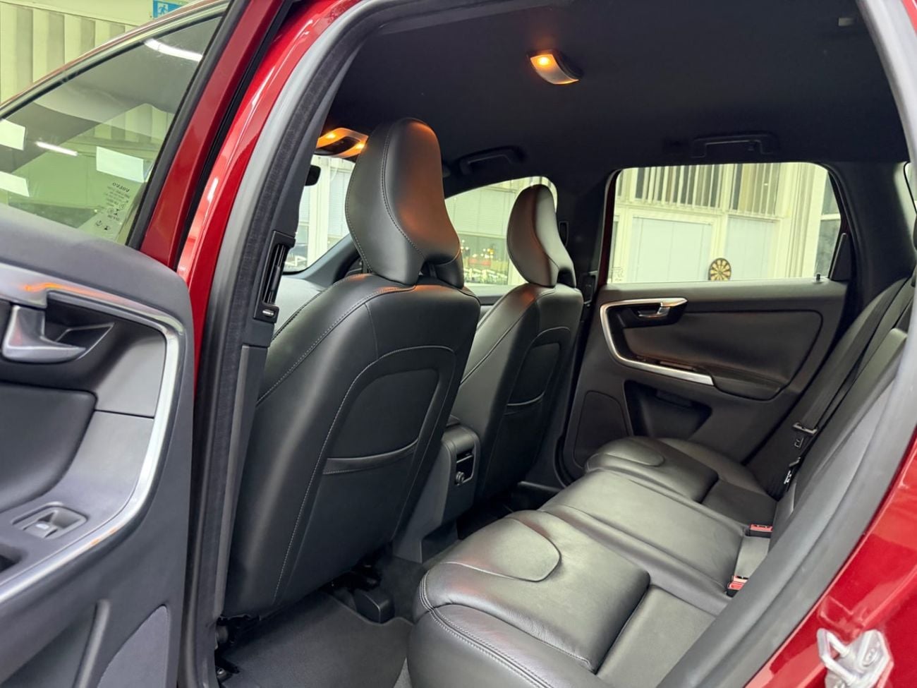 فولفو XC 60 MOMENTUM