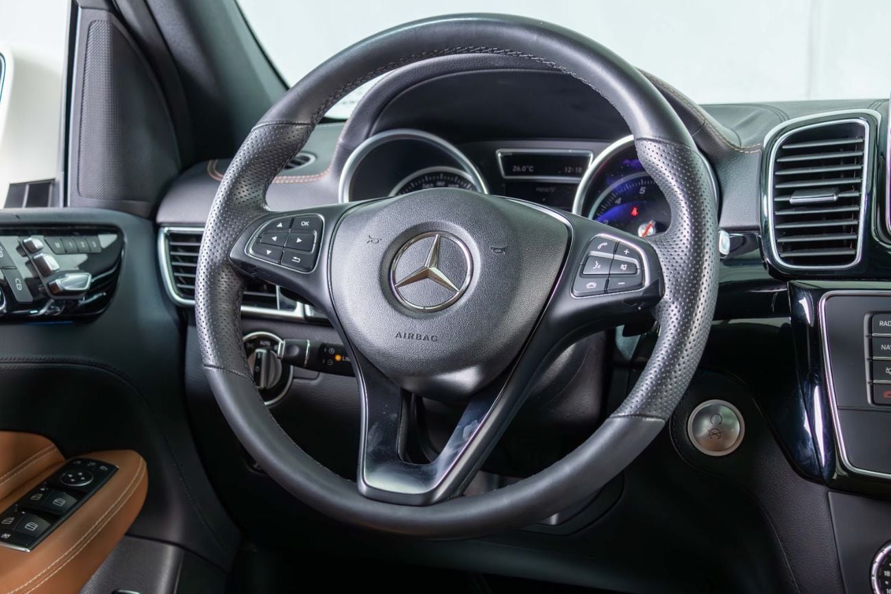 Mercedes Benz GLE 400 AMG GCC-AMG Body Styling-LOW Mileage-Very Well Maintained-High Specifications