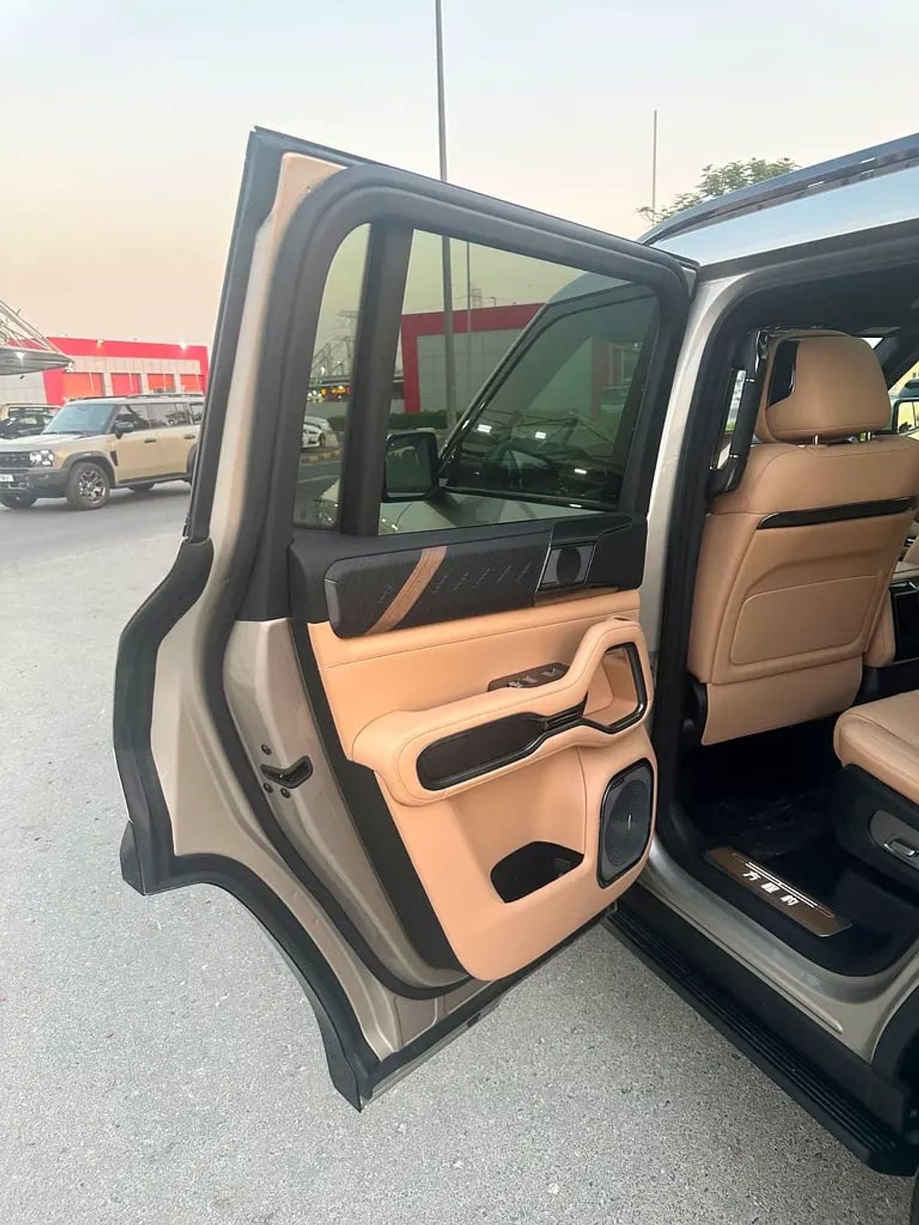 BYD Leopard 8 FLAGSHIP full option flagship full option brand km