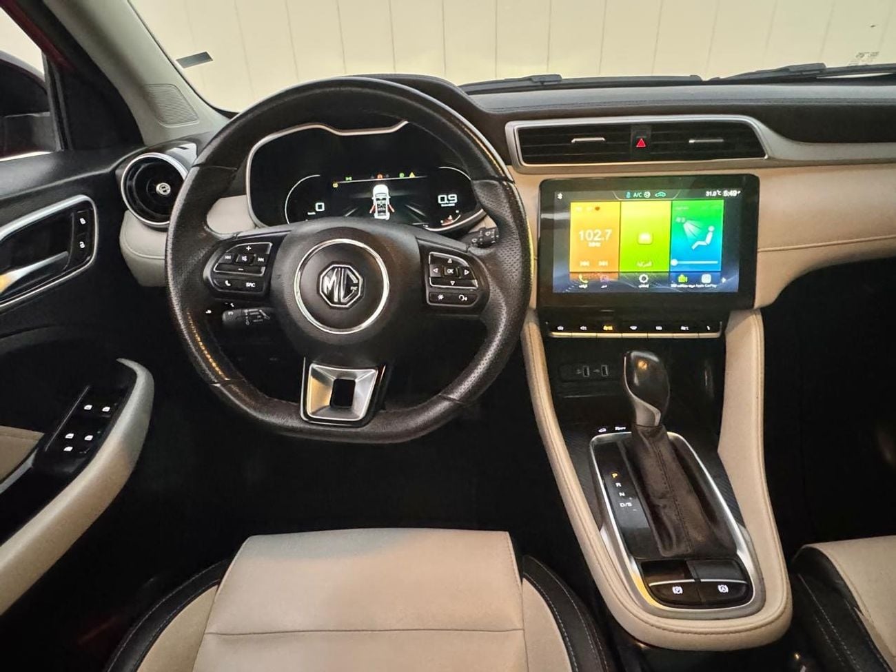 MG ZS LUX