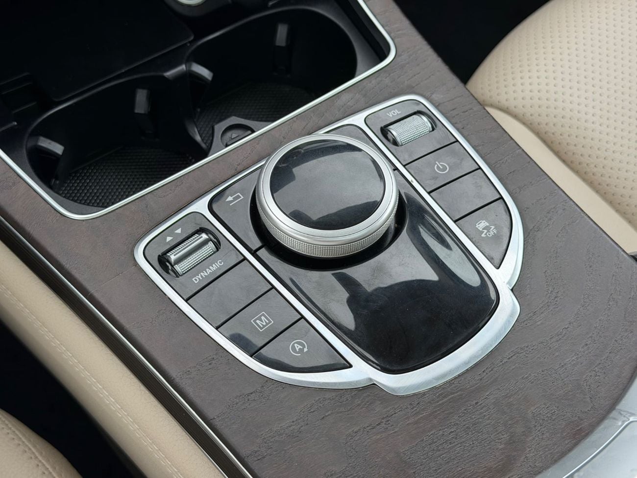 Mercedes Benz GLC 300 E 4MATIC PREMIUM