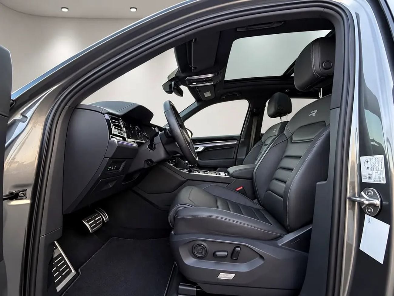 Volkswagen Touareg R-LINE | Full Option | Agency Waranty
