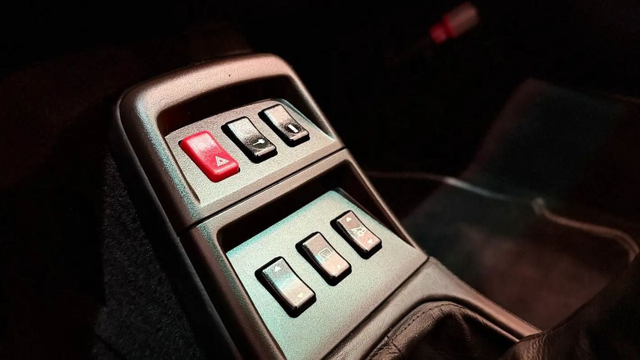 Porsche 911 Carrera 4S (993) - Japanese Specs
