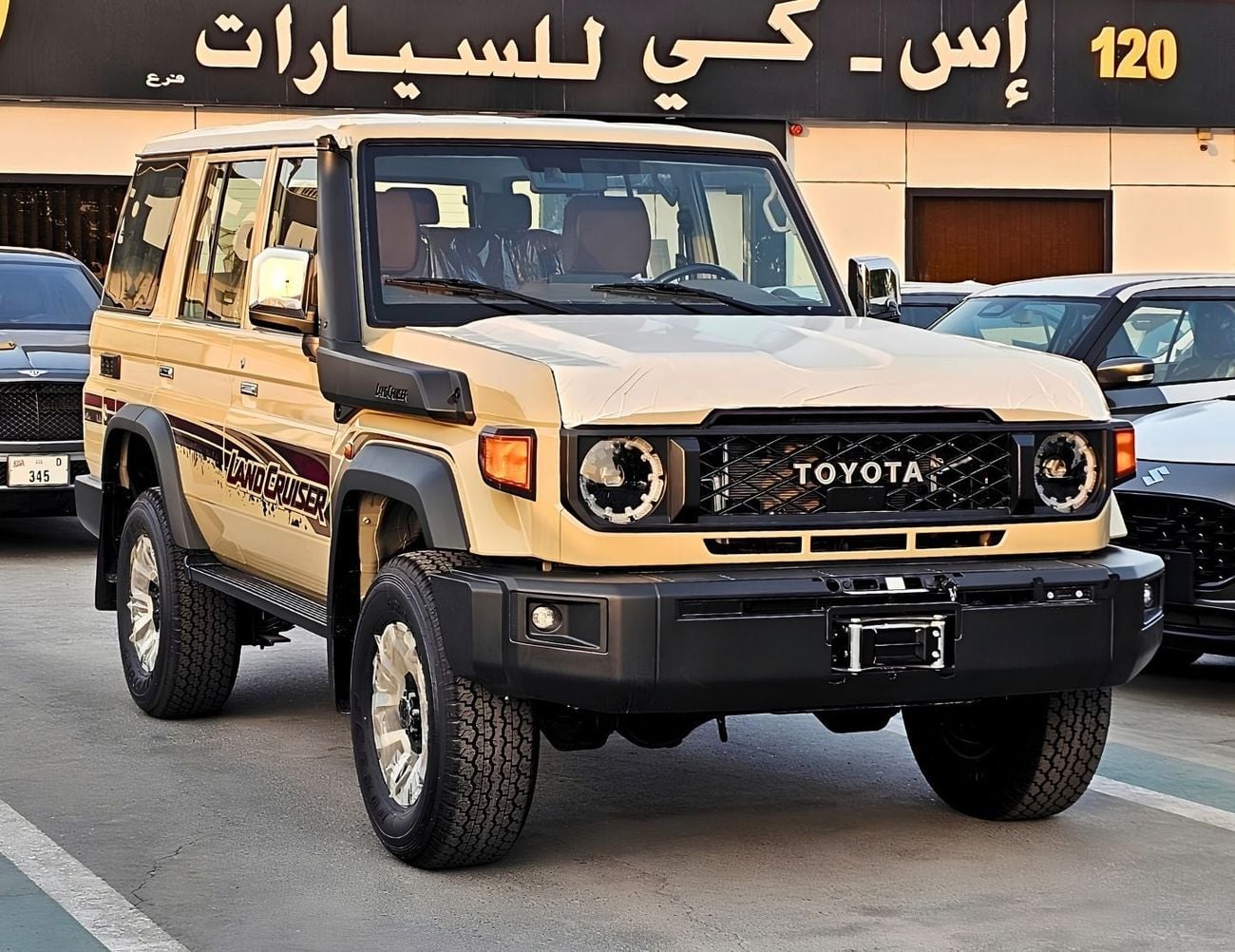 Toyota Land Cruiser 70 TOYOTA LANDCRUISER LC76 HARDTOP 5DOOR LX Z1 || 2.8L DIESEL V4 A/T 4WD | RADAR | WINCH ,SNORKEL | FUL