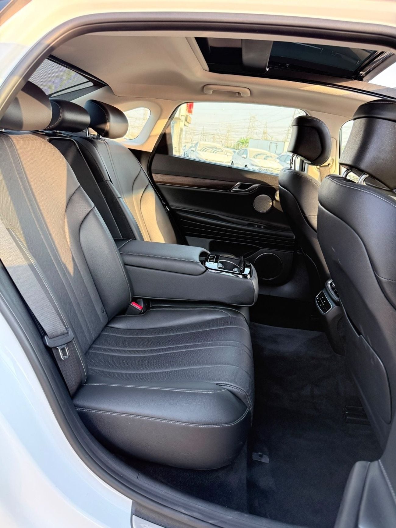 Genesis G80 Premium 2.5L luxury option