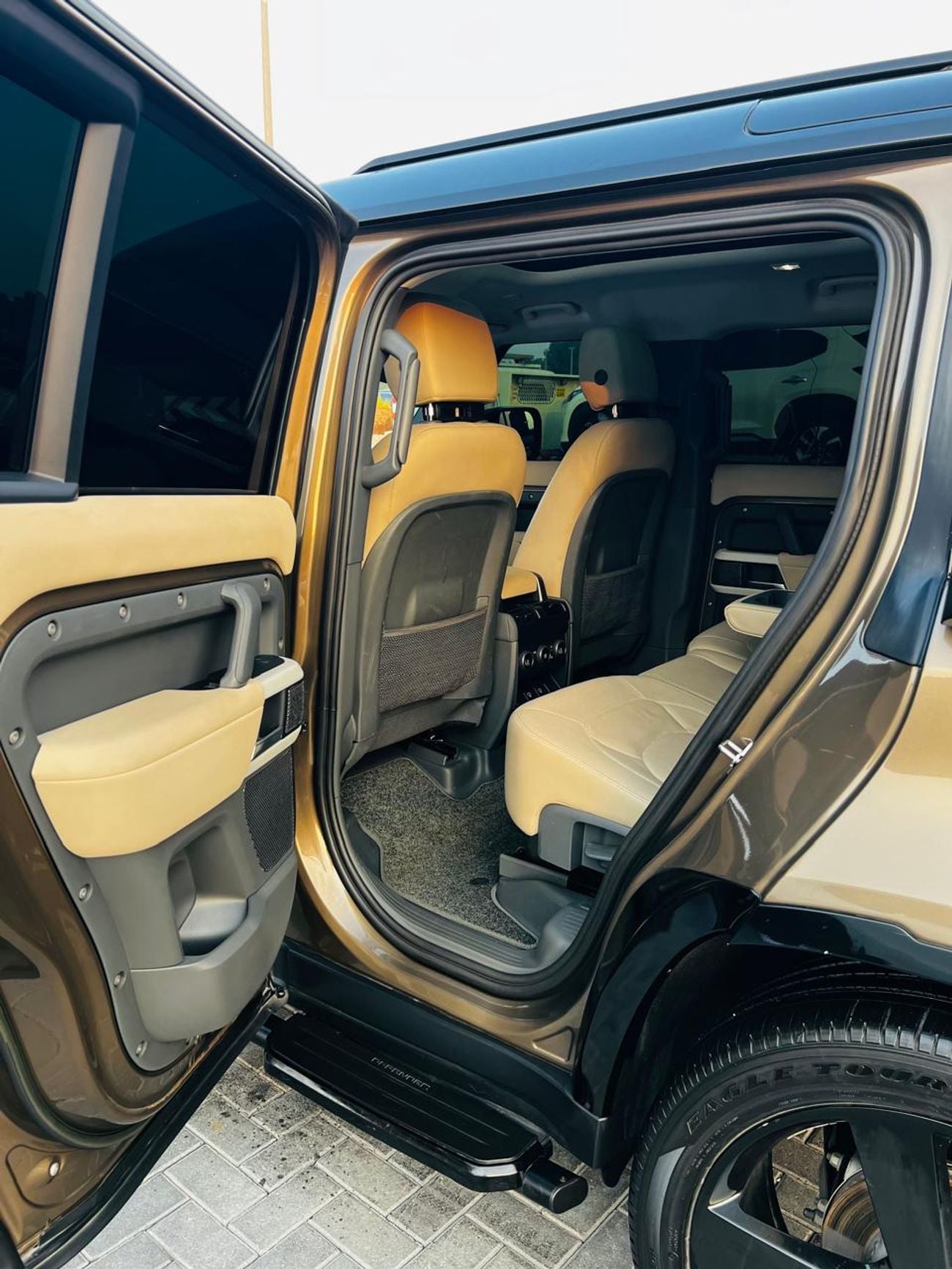 لاند روفر ديفندر 110 HSE P400