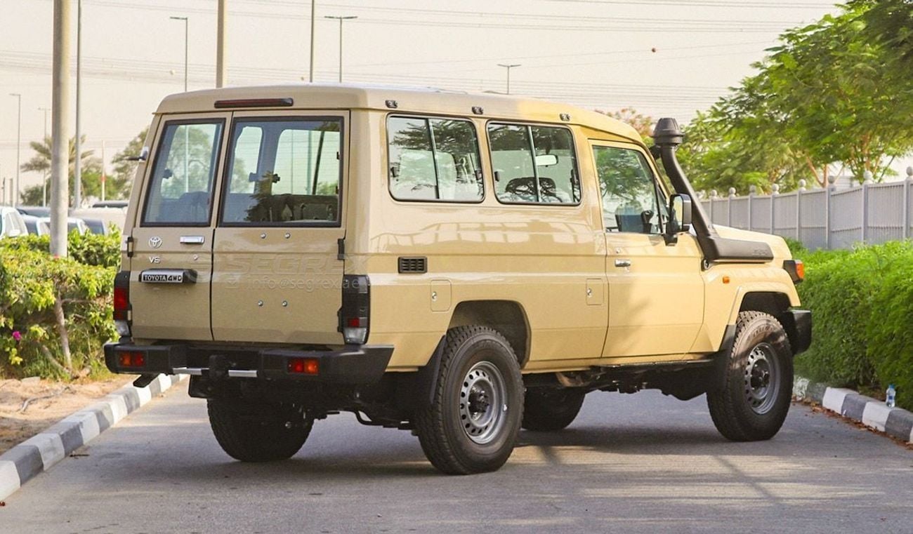 Toyota Land Cruiser 70 LC78 Hardtop . 4.0L . 6-Speed Automatic . Petrol . 4WD . 8 Seats . 3 Doors For Export