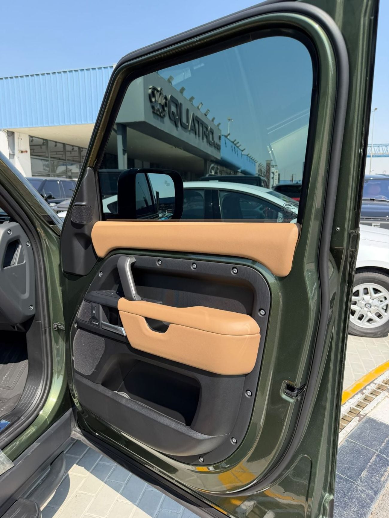 Land Rover Defender 110 X-DYNAMIC SE P400