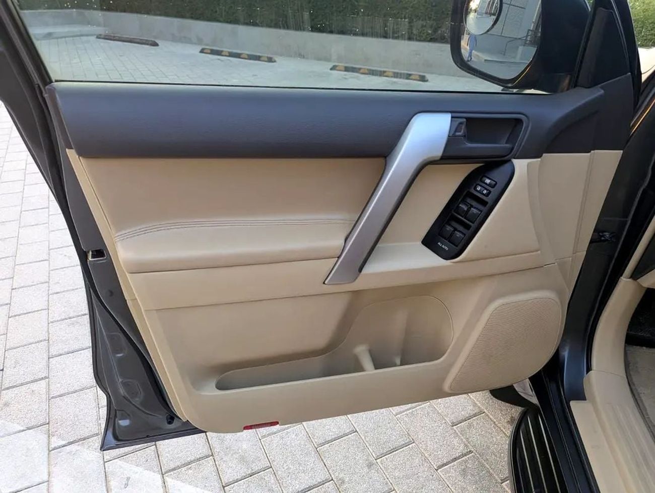 تويوتا برادو 60TH مواصفات خليجية، موديل 60، محرك V6 سعة 4.0 لتر، بحالة ممتازة