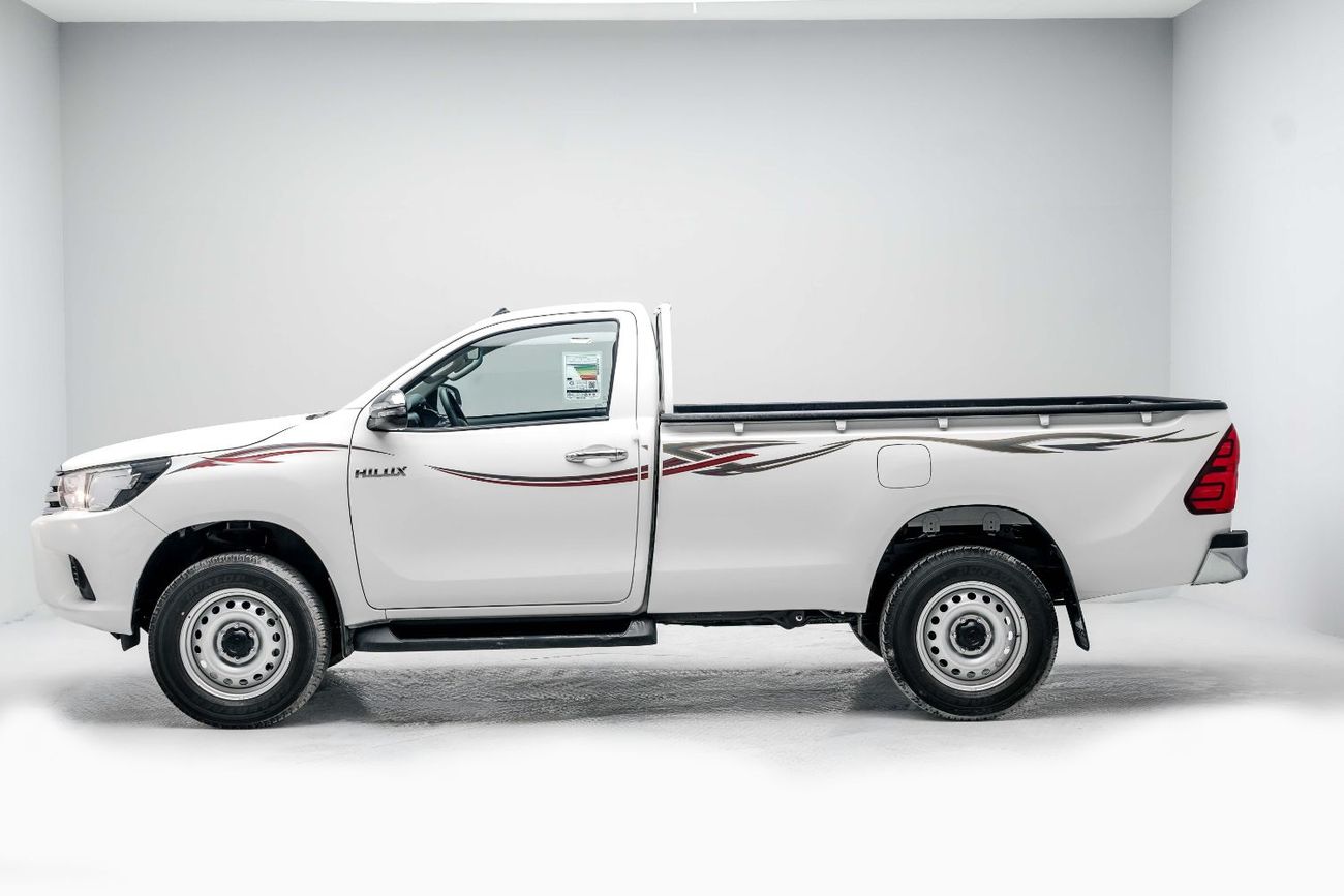 تويوتا هيلوكس 2.7L - Super White Inside Red | Export Only