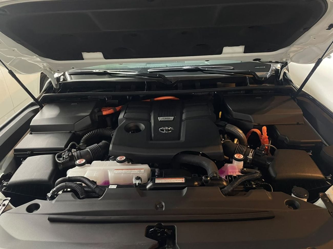 Toyota Land Cruiser GXR HYBRID