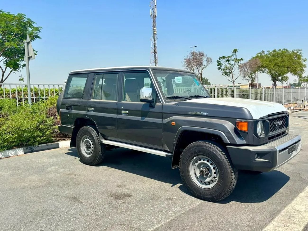 Toyota Land Cruiser 70 LC76 LX DIFF LOCK GCC Specs