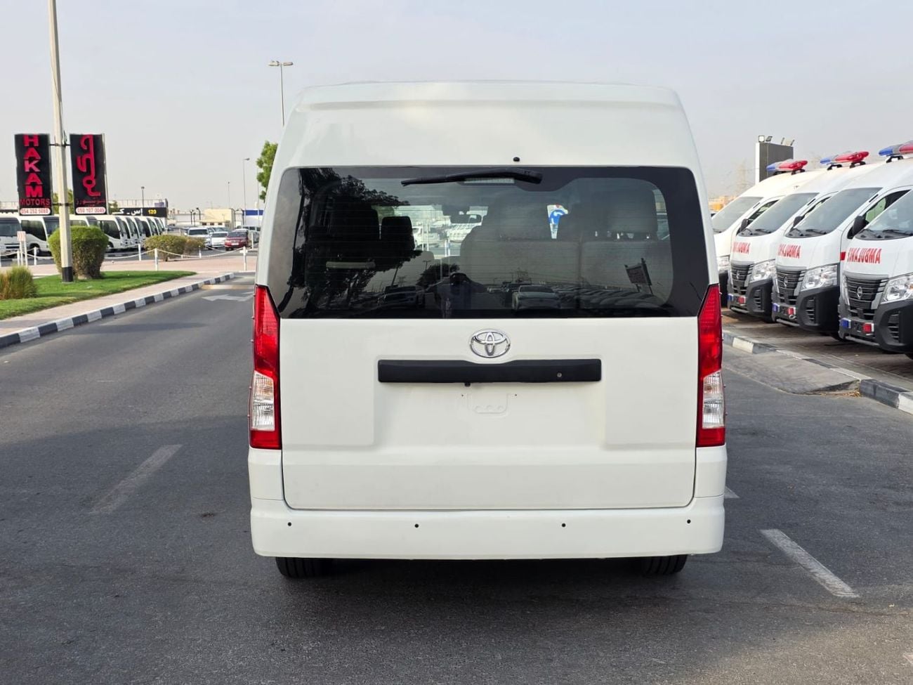 Toyota Hiace TOYOTA HIACE COMMUTER 12 SEATER DIESEL 2.8L RIGHT HAND DIVE