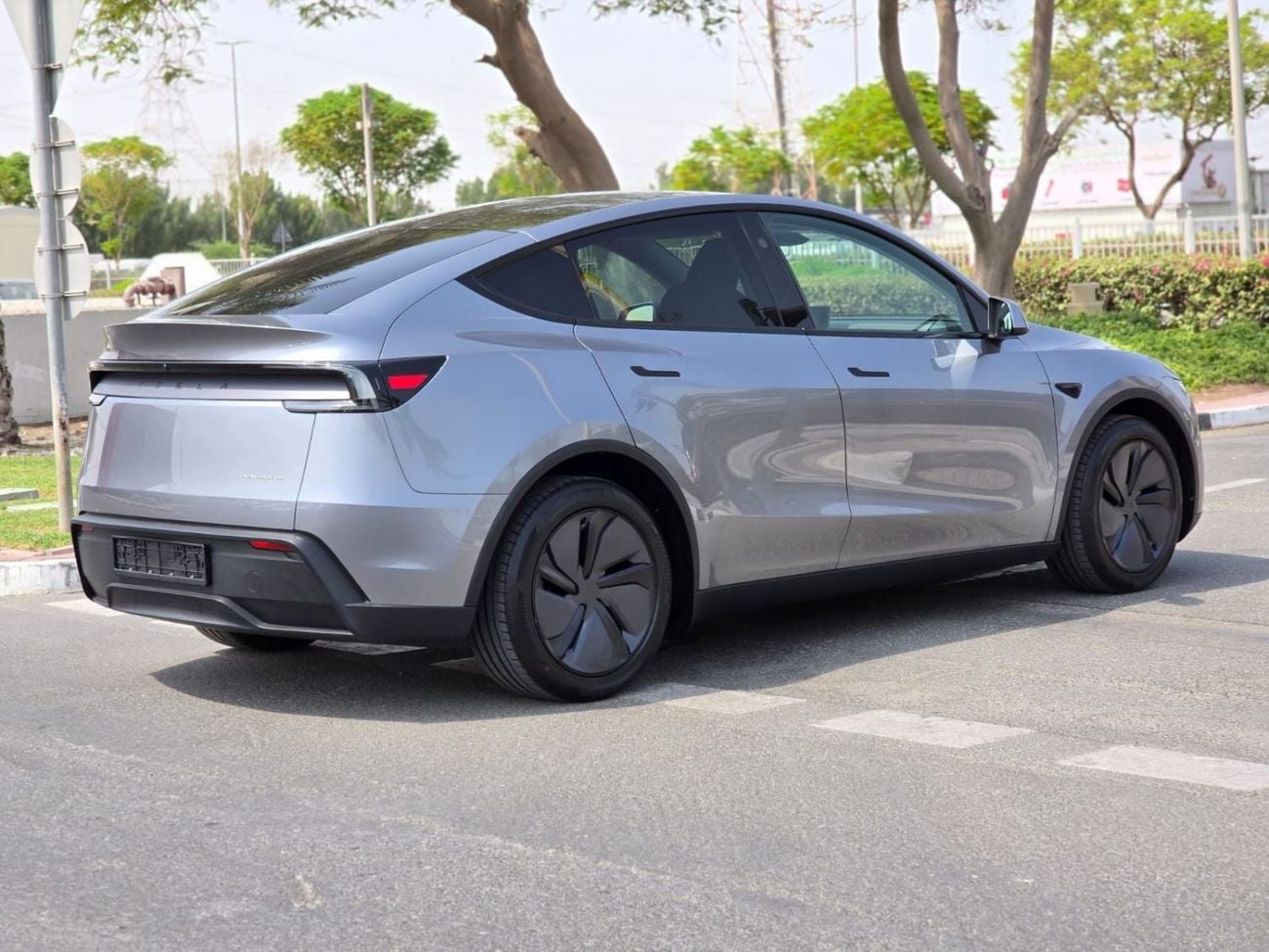 Tesla Model Y LONG RANGE AWD 2026 GCC WITH 8 YEARS TESLA AGENCY WARRANTY IN BRAND NEW CONDITION
