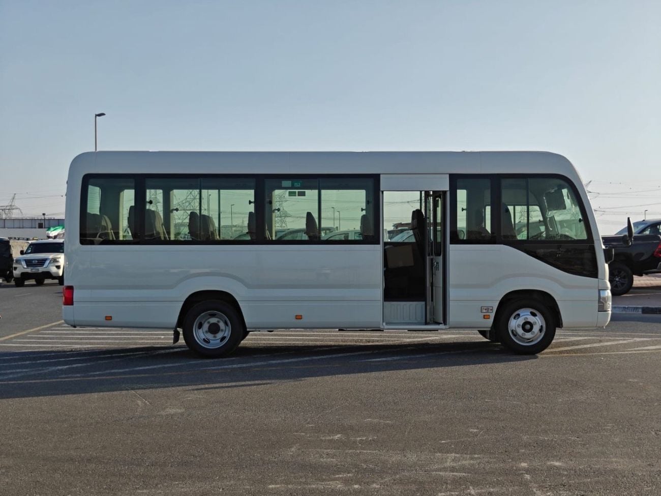 تويوتا كوستر 4.2L V6 DIESEL | 23 STR | M/T | AUTO DOOR | LUGGAGE RACK| MY2026