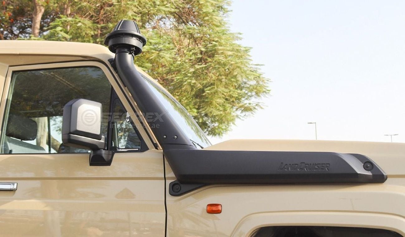 Toyota Land Cruiser 70 LC78 Hardtop . 4.0L . 6-Speed Automatic . Petrol . 4WD . 8 Seats . 3 Doors For Export