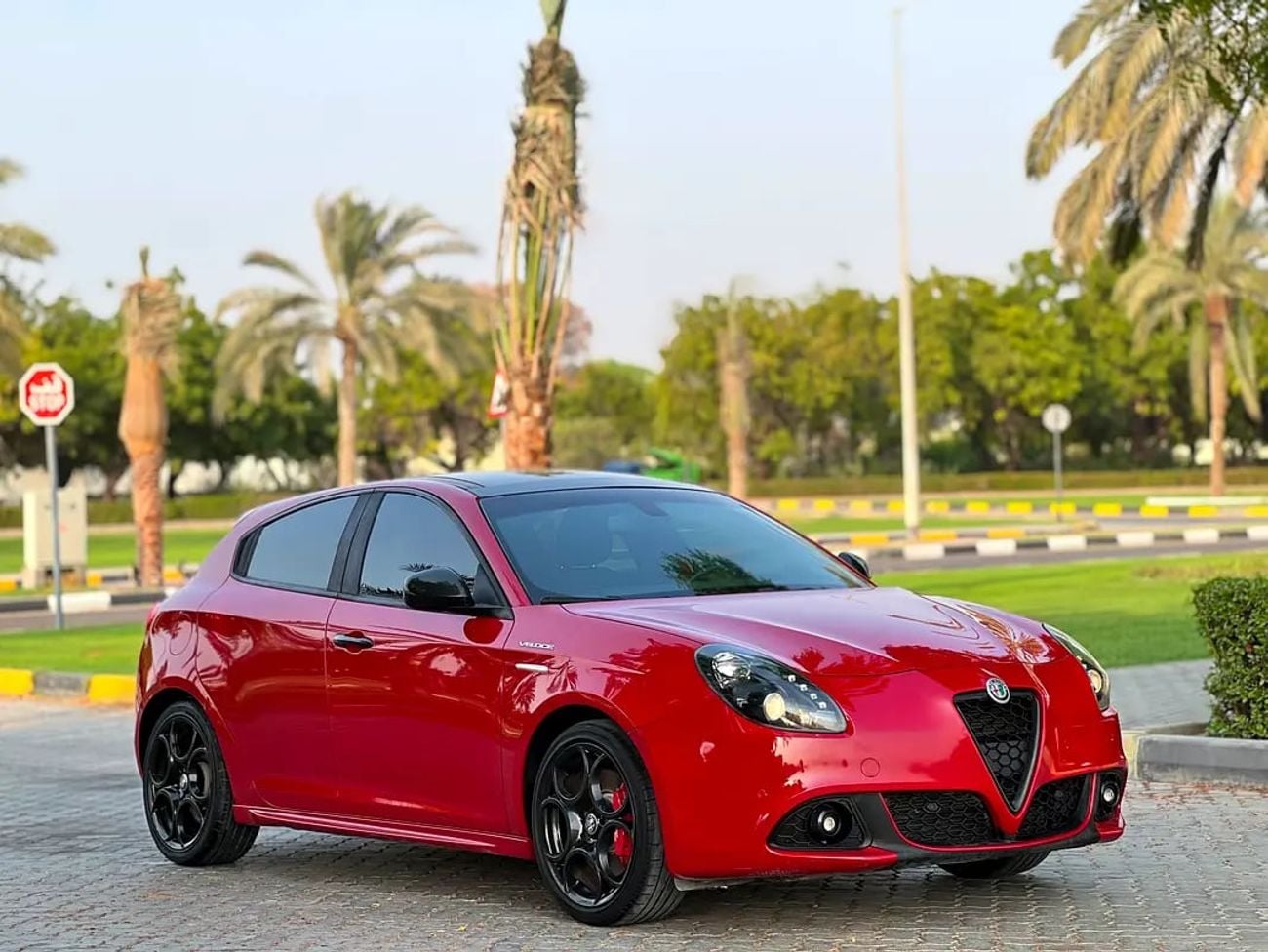 ألفا روميو جوليتا Stunning Mid Option | GCC Specs | Well Maintained
