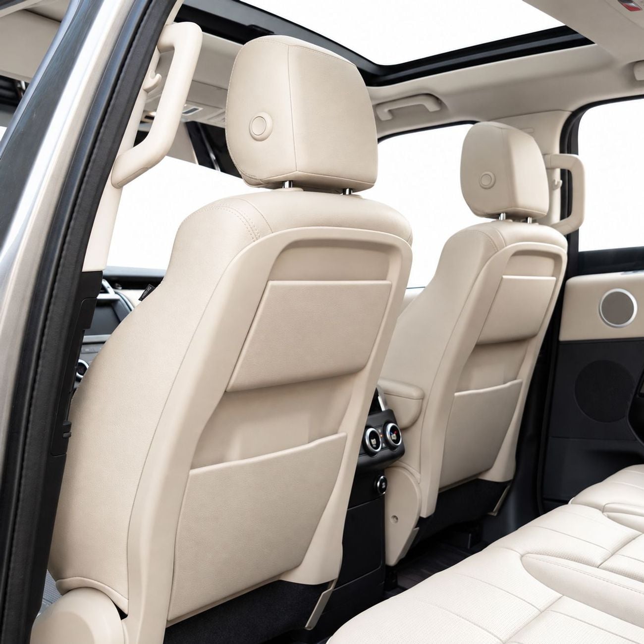 Land Rover Discovery SE AED 1,340 P.M • 0% Downpayment • Land Rover Discovery • 1 Year Warranty