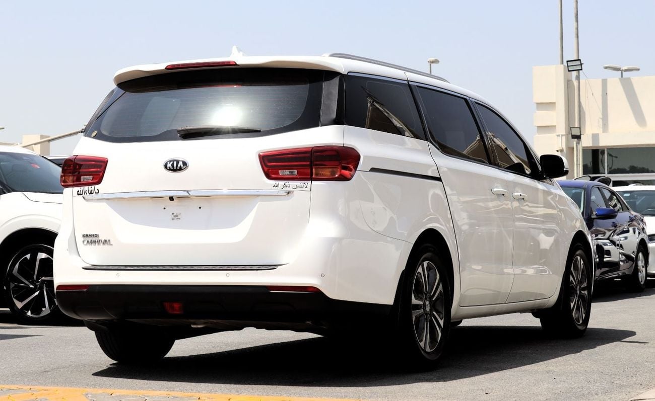 Kia Carnival EX ACCIDENTS FREE - GCC - PERFECT CONDITION INSIDE OUT - MID OPTION