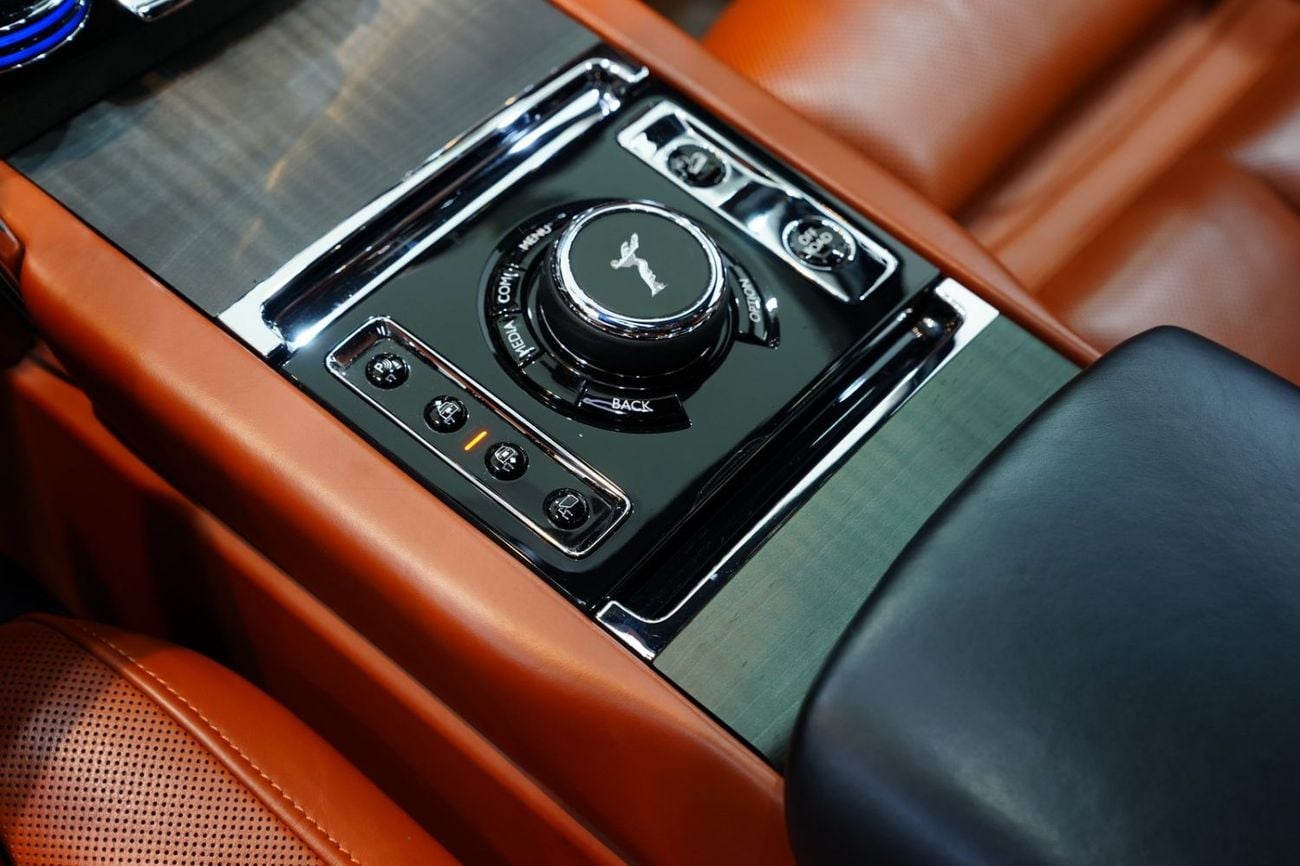 Rolls Royce Cullinan Mansory Kit 2021 Rolls-Royce Cullinan, Full Mansory Exterior Body Kit, Starlight. Rear Entertainment, GCC Specs!