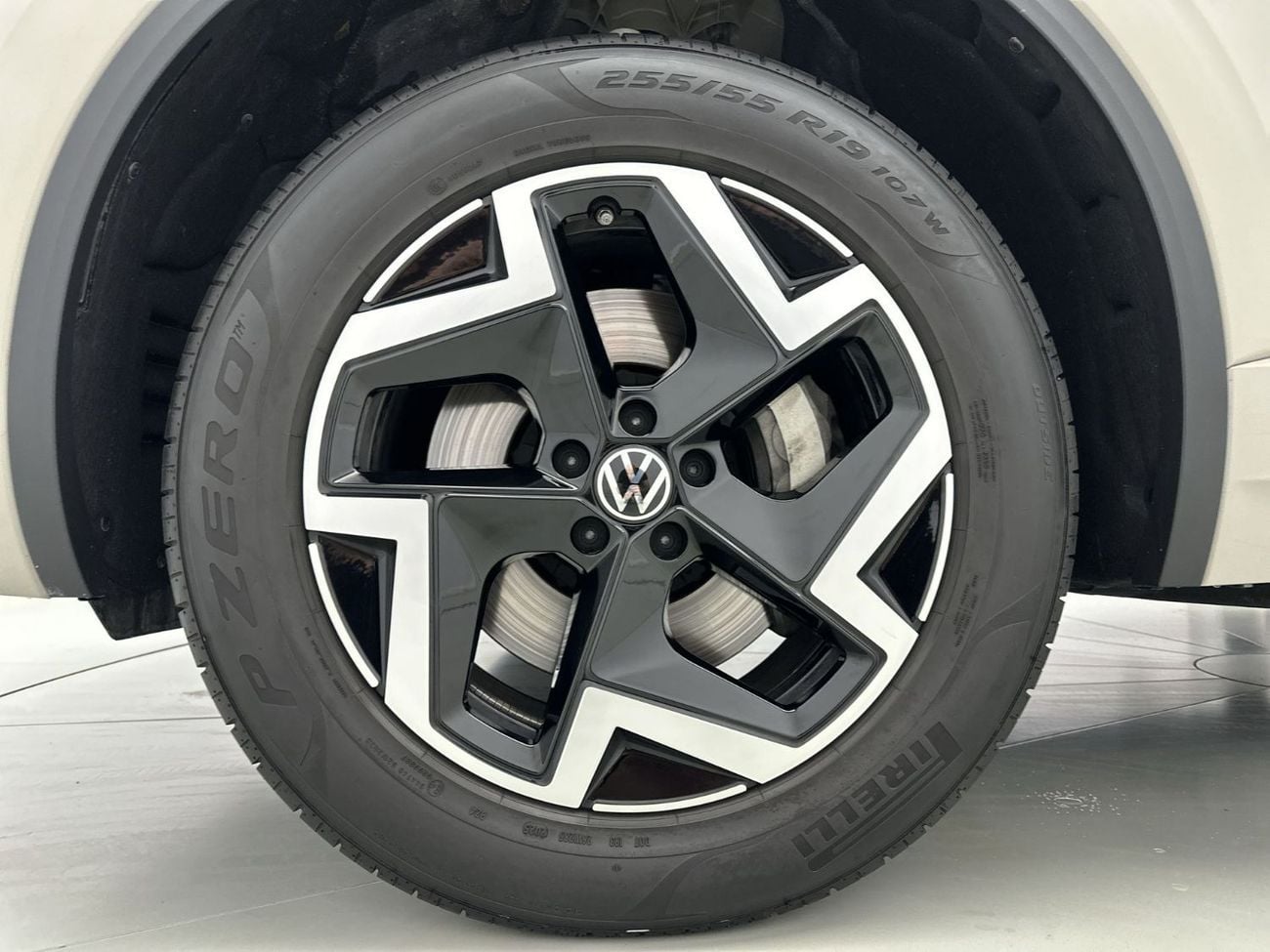 فولكس واجن طوارق ELEGANCE Touareg Elegance++ 3L | Ex-Demo | Coventry 19" Black Alloys | Varenna Leather | Massage Seats | Head