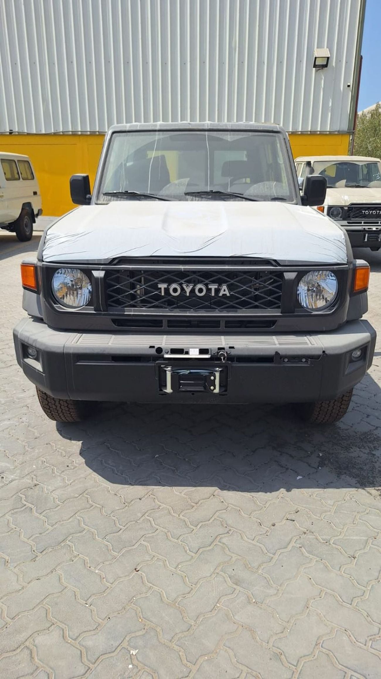 تويوتا لاند كروزر 70 LC71 LX