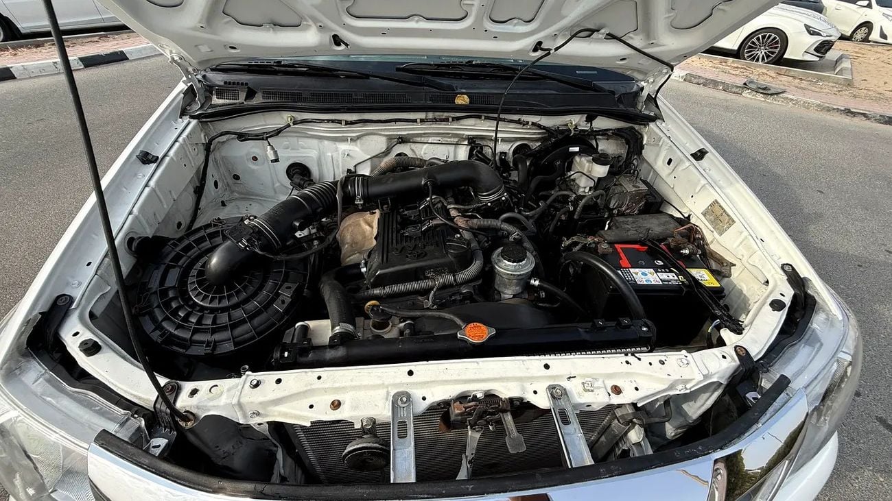 Toyota Hilux DLS 2.7L 4x4 Double Cab DLS | GCC Specs