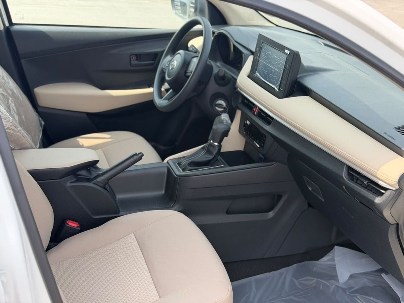 Toyota Yaris E Toyota Yaris 1.5AT GCC basic options