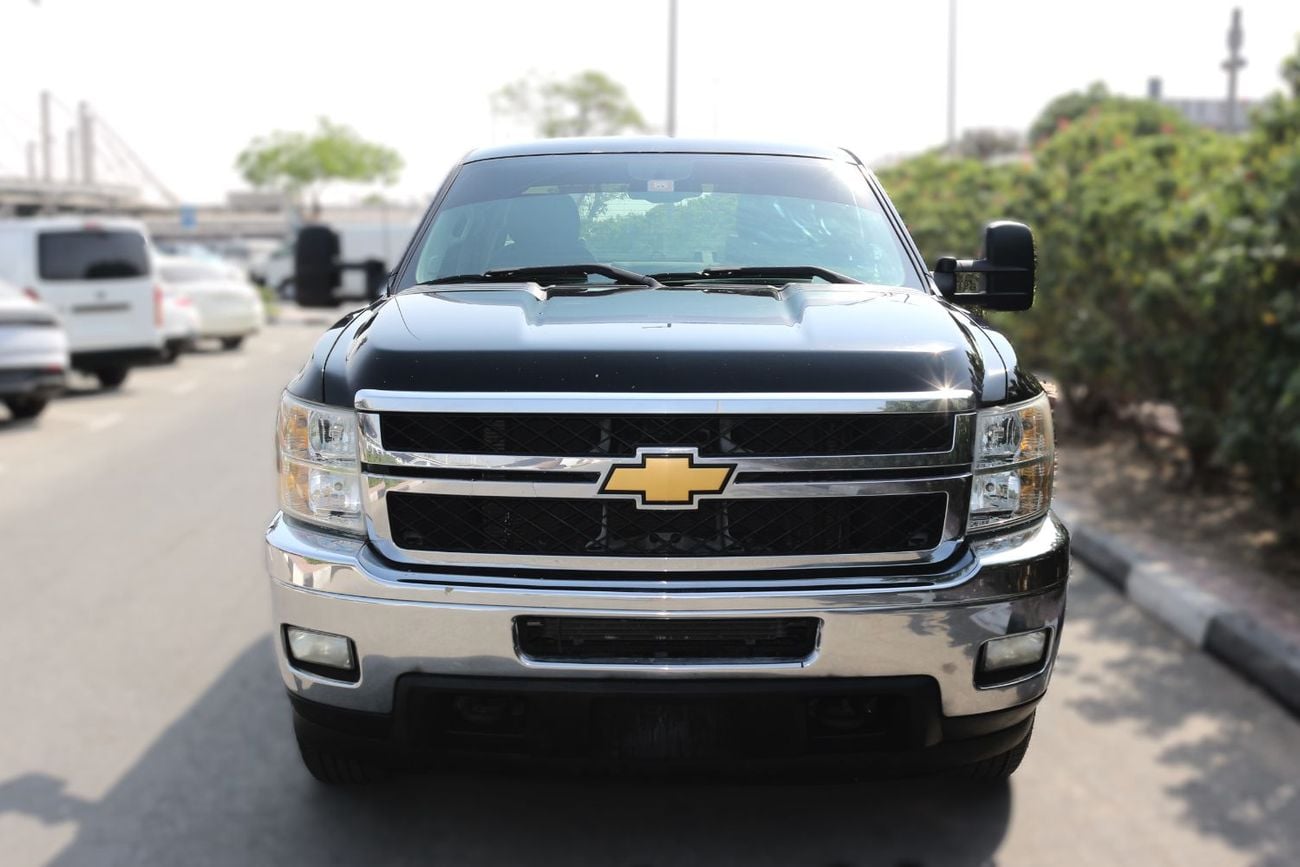 Chevrolet Silverado 3500 EXT/CAB Model 2013 Gulf space