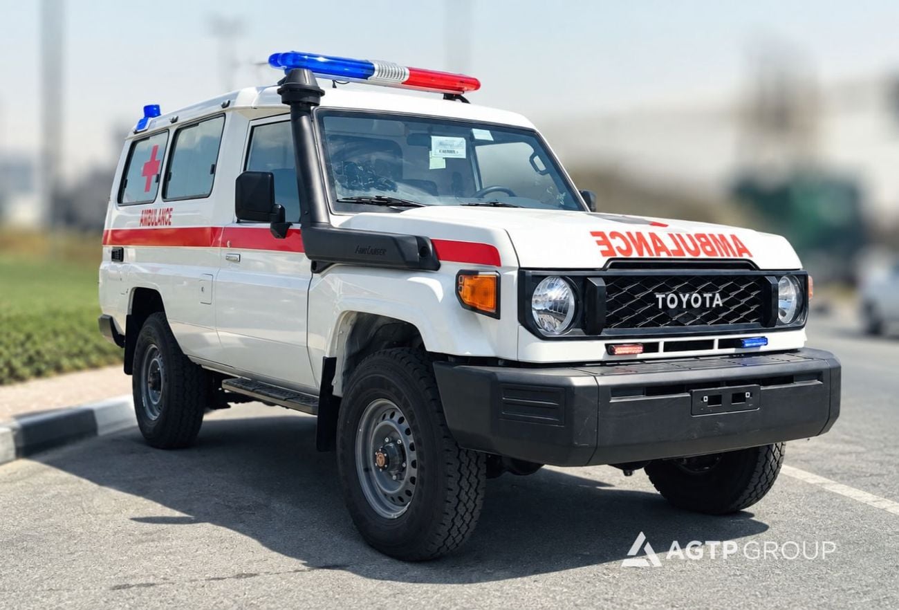 Toyota Land Cruiser 70 LC79 LX AMBULANCE 2.8L Diesel | Manual 4WD | Medical Equipment | Emergency Lights | GCC Specs