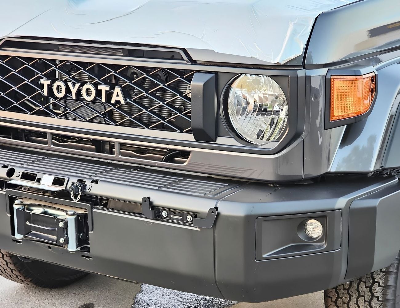Toyota Land Cruiser 70 LC76 HARDTOP 5DOOR || 4.0L PETROL V6 A/T | FULL OPTION / LEATER SEATS / REAR CAMERA / OVER FENDER /