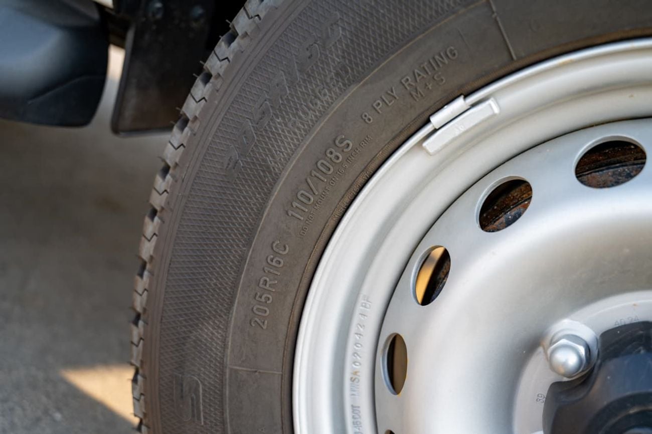 Toyota Hilux GL - Standard 2.7 4x4 Petrol Manual Transmission