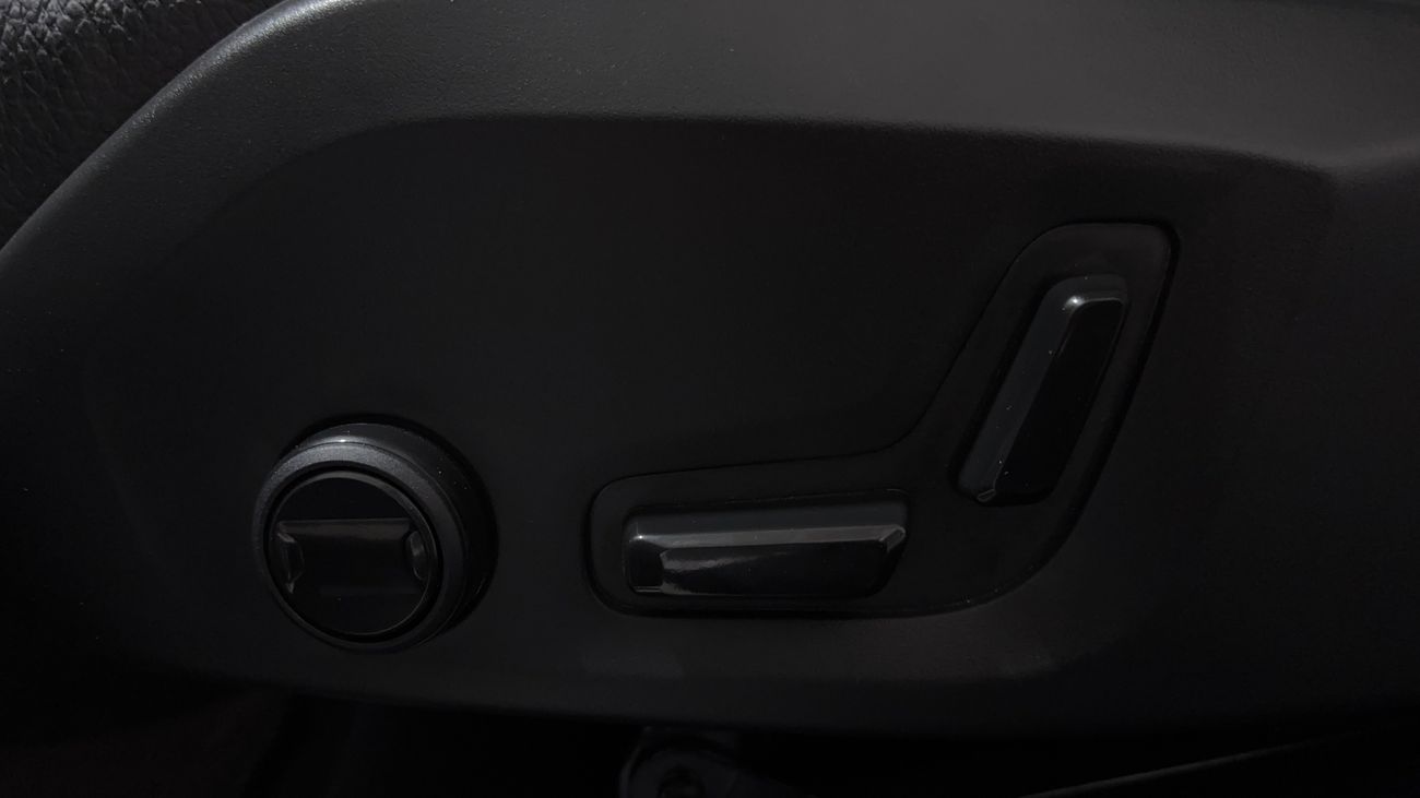 فولفو XC 60 كور كارس24 هي سوق ضخم للسيارات المستعملة موثوق ومضمون ٪كارس24 هي سوق ضخم للسيارات المستعملة موثوق ومضمون
