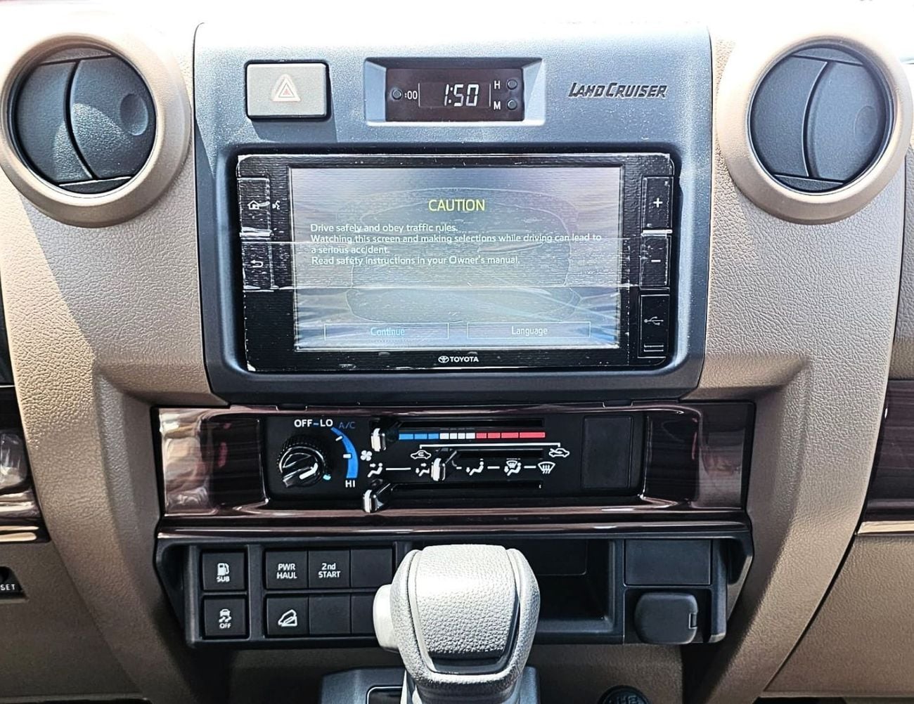 تويوتا لاند كروزر بيك آب LC79 SINGLE CABIN LC79 كابينة مفردة || محرك بنزين V6 سعة 4.0 لتر، دفع رباعي / نوافذ كهربائية / قفل تفاضلي، أنبوب تنفس