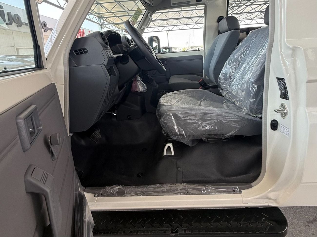تويوتا لاند كروزر 70 LC 78 HARDTOP 2.8L AT **EXPORT ONLY**التصدير فقط خارج الخليج***