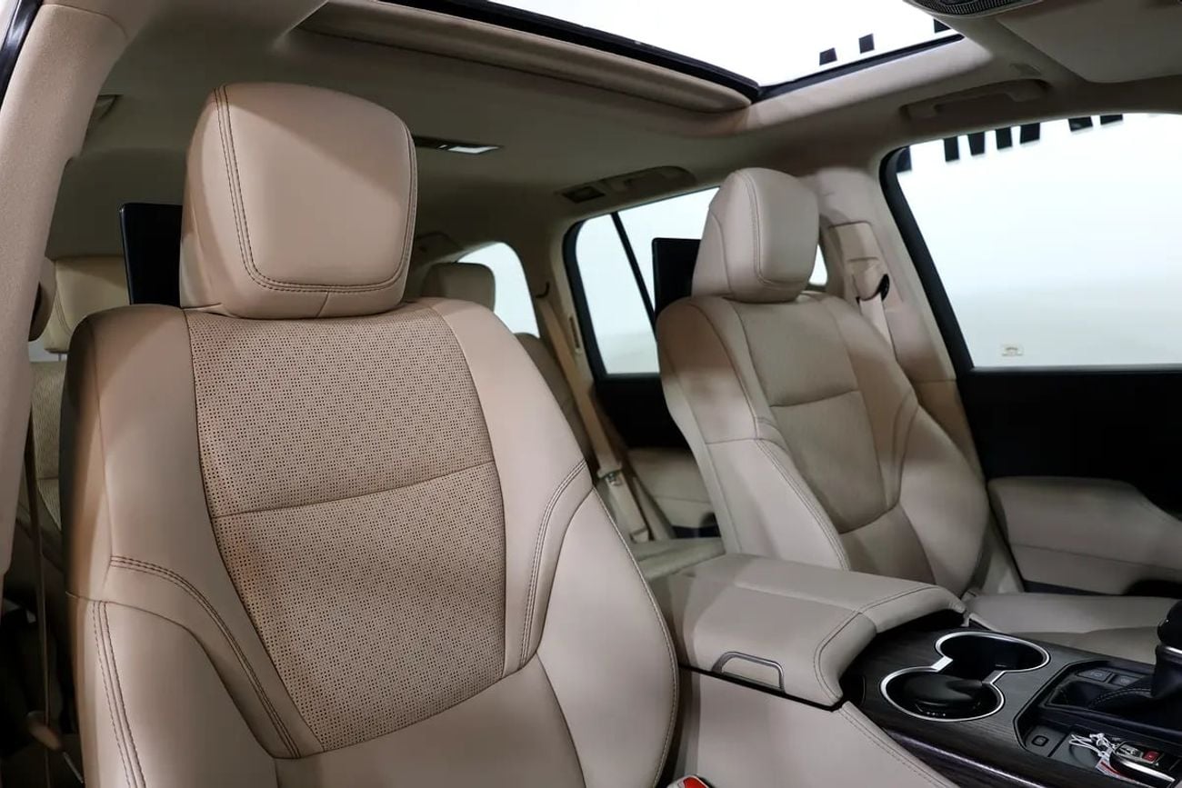 Toyota Land Cruiser VXR GCC Specs-Under warranty-in impeccable condition