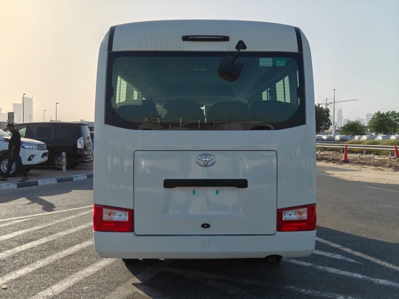 تويوتا كوستر 4.2L V6 DIESEL | 23 STR | M/T | AUTO DOOR | LUGGAGE RACK| MY2026