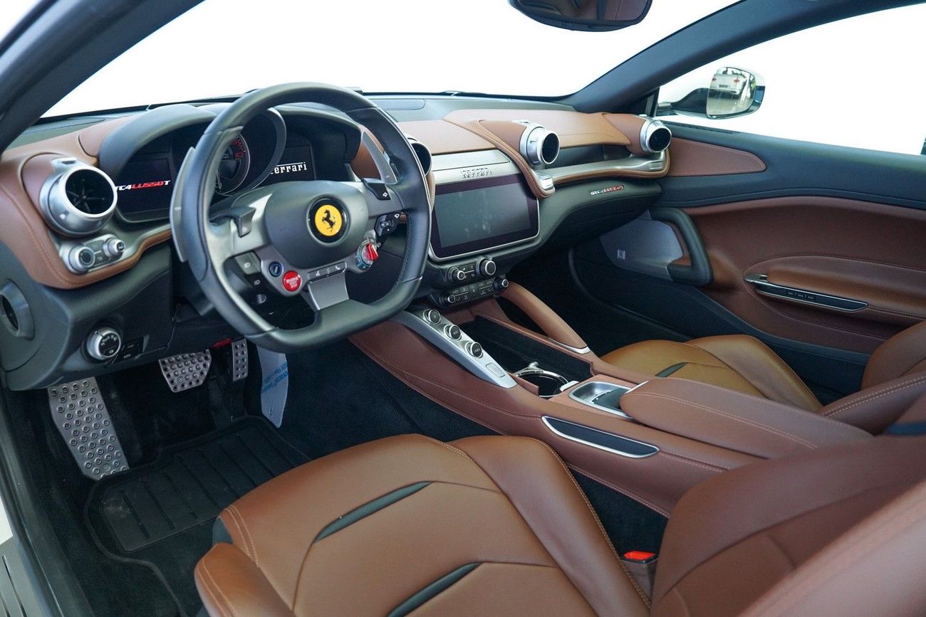 فيراري جي تي سي 4 لوسو LUSSO