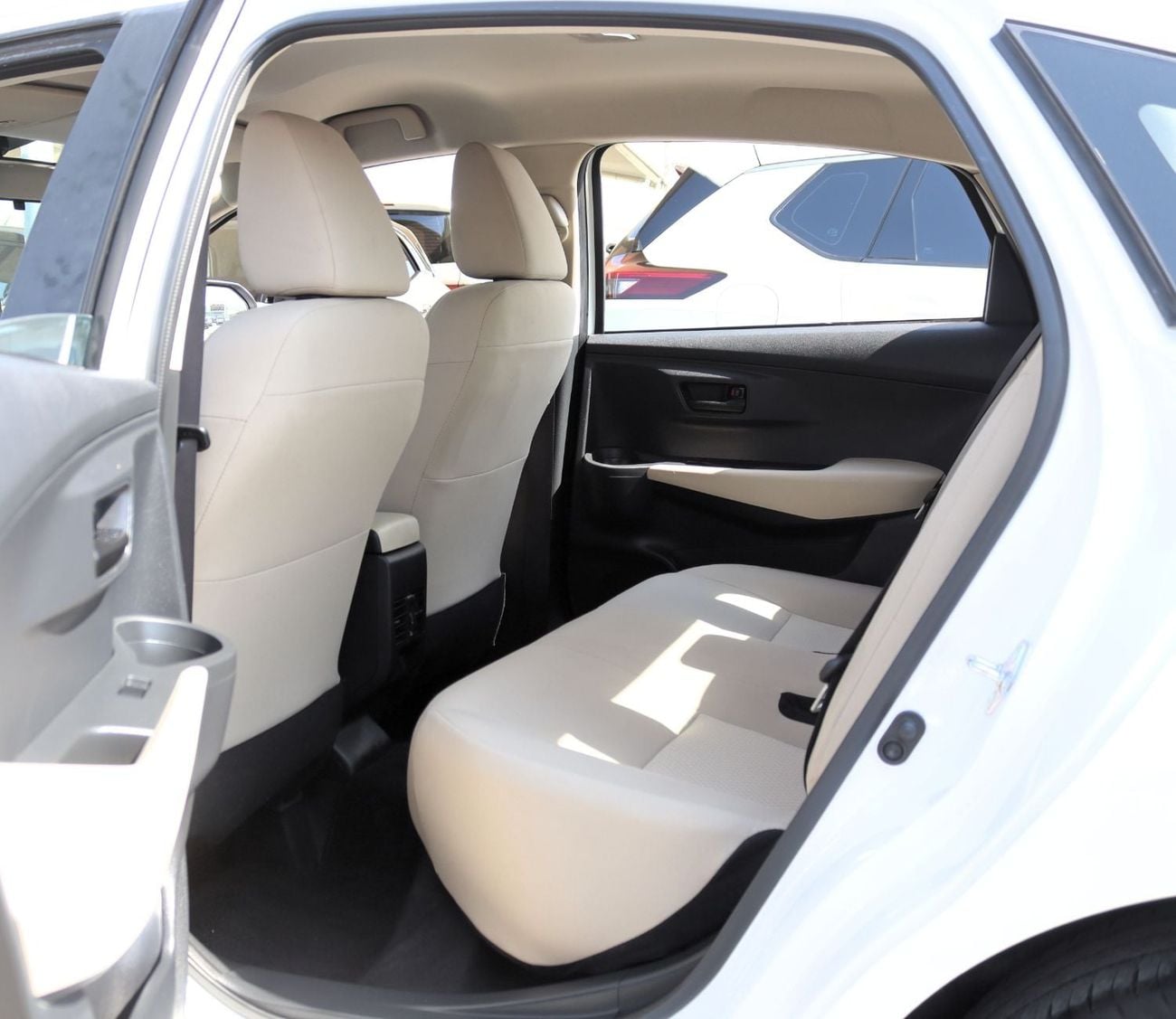 Toyota Yaris E ACCIDENTS FREE - GCC - ORIGINAL PAINT - PERFECT CONDITION INSIDE OUT